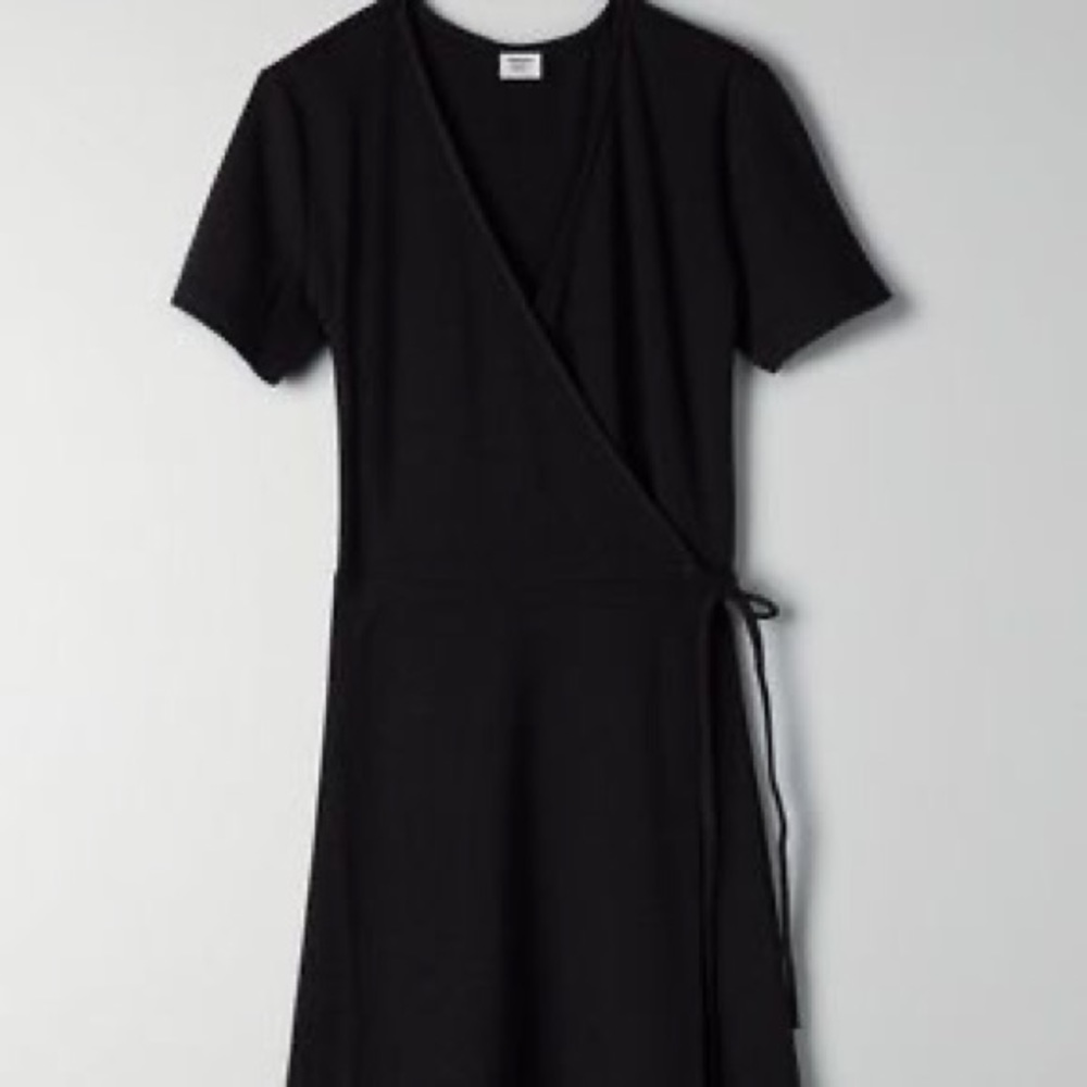Aritzia Sunday Best Giselle Wrap Dress NWOT